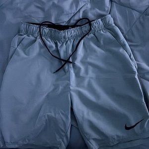 Mens Silver Athletic Shorts; Size Medium